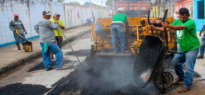 Más de 2,6 millones de toneladas de asfalto se han colocado en el país en lo que va de 2025