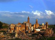 Ruinas de 1937 y un silencio sepulcral: dentro del pueblo de Aragón que vive del cine