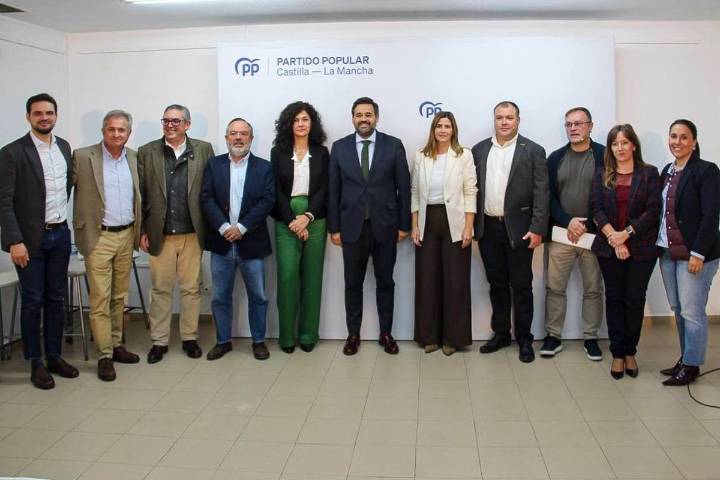 Núñez va a Bruselas «a trasladarle a los burócratas europeos que sus decisiones afectan a la gente de aquí»