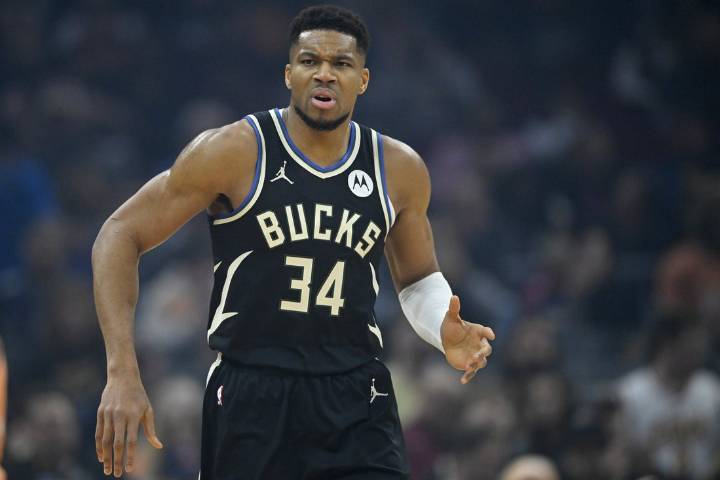 Deadspin | Giannis Antetokounmpo (groin) likely to miss two weeks