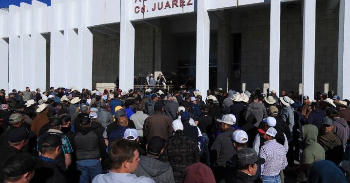 Bloquean agricultores aduanas fronterizas en Ciudad Juárez durante paro nacional