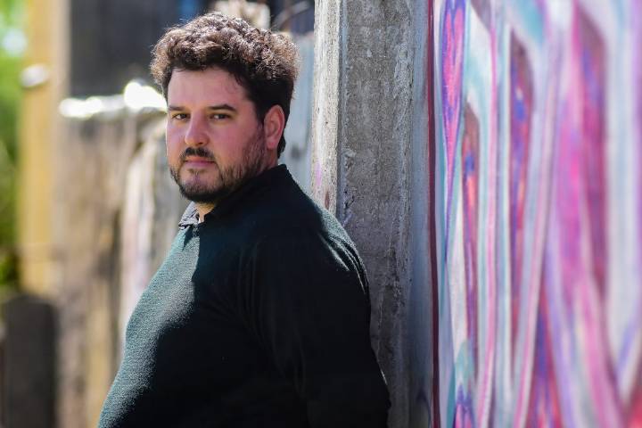 Esteban Prado y el desafío de narrar una Mar del Plata propia: “Desde la literatura podemos disputar qué ciudad somos”