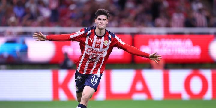 ‘Hormiga’ González defiende tradición de Chivas y niega inclusión de extranjeros: “Los mexicanos sí podemos”