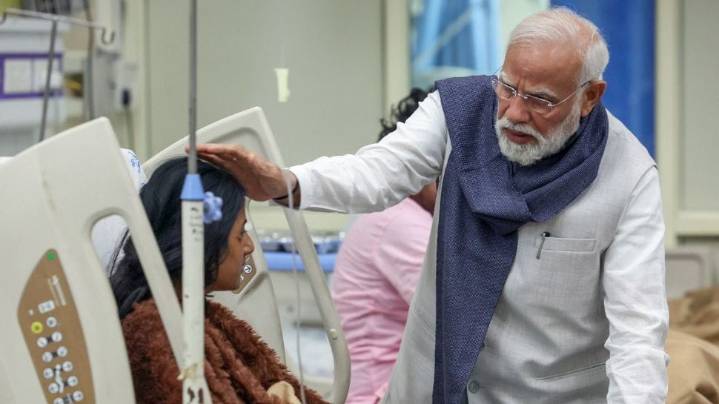 Delhi Blast: PM Modi Meets Delhi Blast Victims, Listens To Their Pain At LNJP Hospital