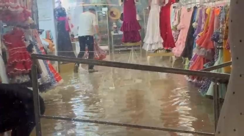La borrasca Claudia golpea con fuerza a Huelva capital: tiendas inundadas, calles anegadas y más de 75 litros en apenas unas horas