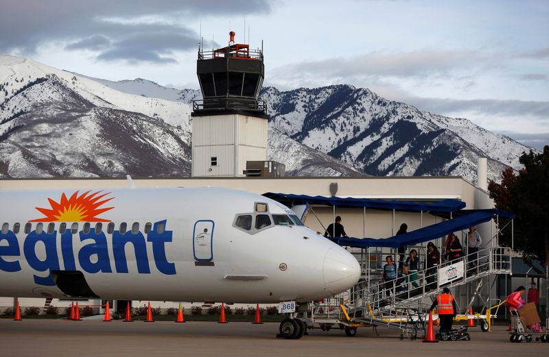 Allegiant pilots demand pay raise, better schedules in pickets at US airports