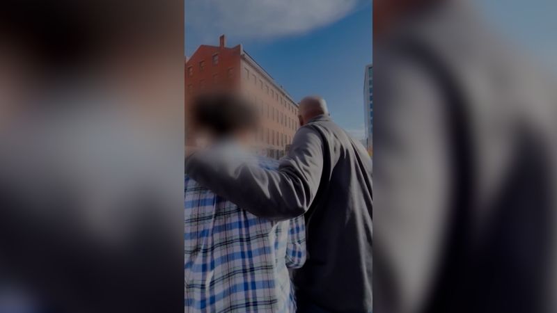 Agentes del ICE detienen por error a un pasante de bachillerato