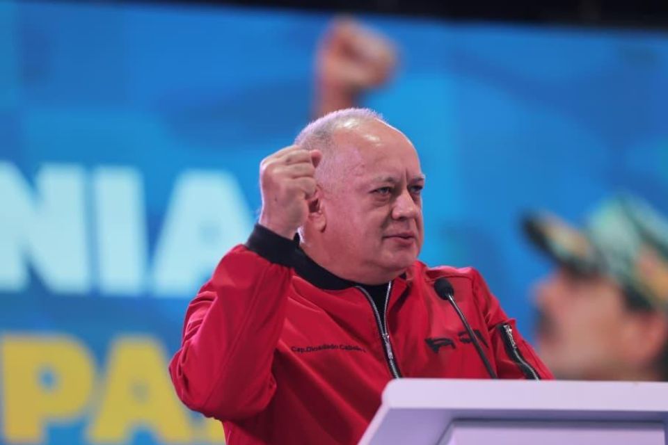 Cabello dice que el entrenamiento para enfrentar a EEUU incluirá uso de armas silenciosas