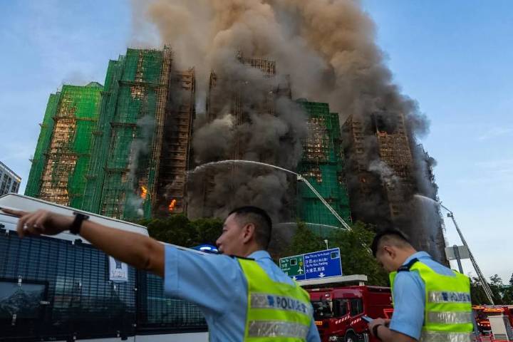 Los andamios de bambú podrían ser los responsables de la propagación del incendio de Hong Kong con al menos 44 muertos y cientos de desaparecidos