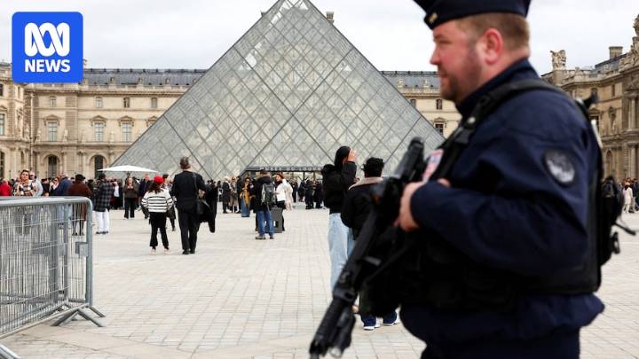 Louvre heist suspects believed to be small