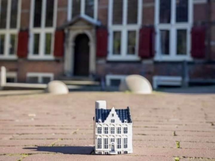 La aerolínea que regala casitas de porcelana con ginebra a sus pasajeros de clase Business: el vínculo de la N° 106 con el origen del Día de Acción de Gracias