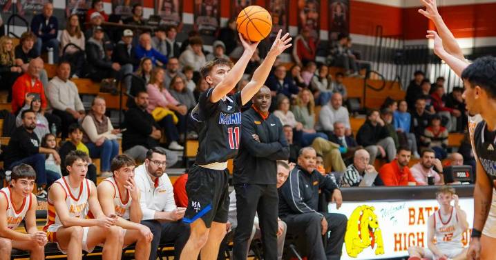 Ben Piekarz knocks down go-ahead 4-point play in final minute of play to help Marmion rally past Batavia – Shaw Local