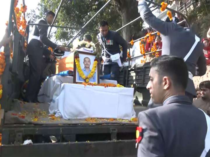 Mortal remains of Wing Commander Namansh Syal reach his village