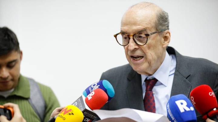Fiscalía imputará al excanciller Álvaro Leyva Durán el delito de prevaricato por el escándalo de pasaportes