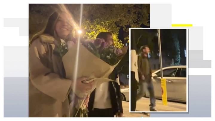 VÍDEO: Leo Messi se cuela en un emotivo momento de una pareja por las calles de Barcelona