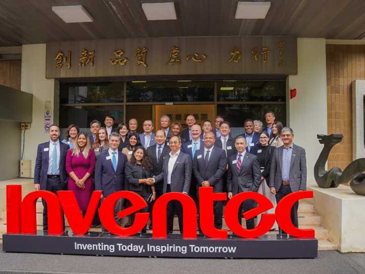 Lina Hidalgo busca inversiones para crear empleos