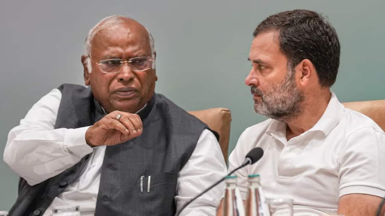 Rahul meets Kharge to discuss Cong's Bihar poll drubbing