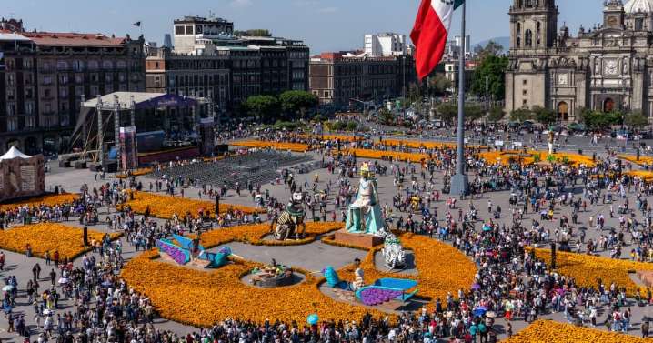CDMX cierra celebraciones por Día de Muertos con más de 900 mil visitantes en el Zócalo