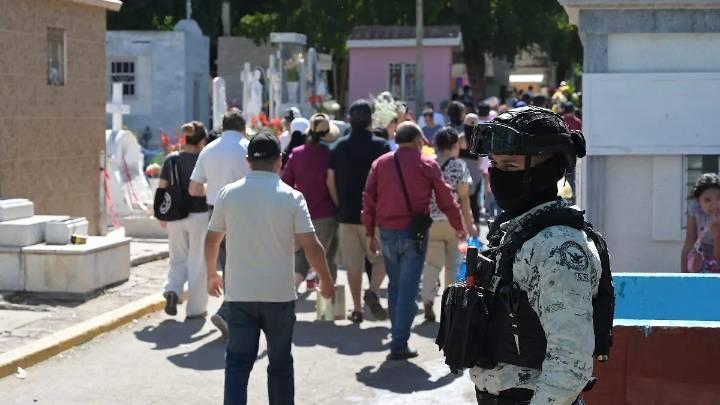 Operativo conjunto vigila cementerios de Sinaloa para garantizar visitas seguras: SSPE
