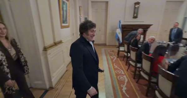 Abrazos, James Brown y escenas de euforia: la nueva coreografía del gabinete Milei
