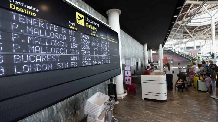 Dos detenidos en el aeropuerto de Zaragoza por intentar viajar con pasaportes falsificados