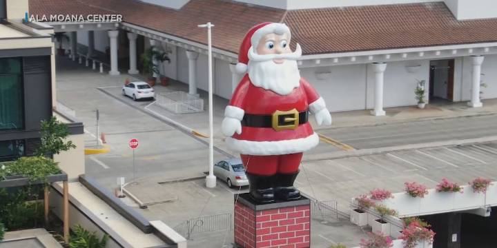 Iconic 50-foot-tall Santa arrives at Ala Moana Center