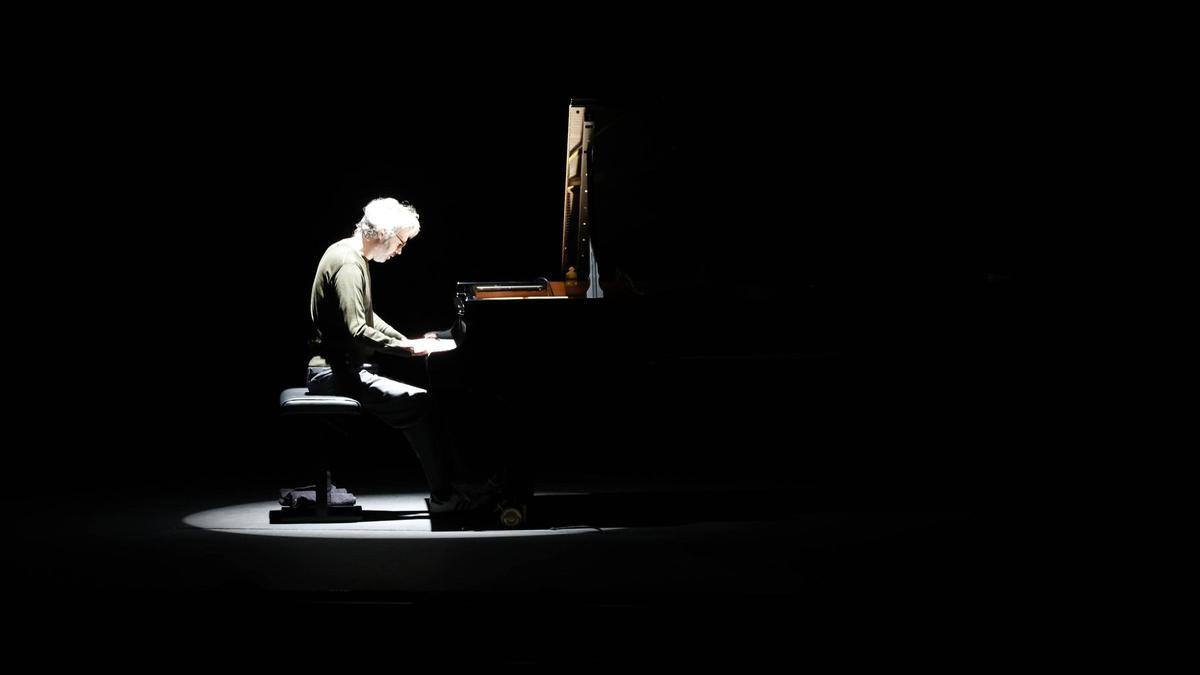 James Rhodes deleita al piano en el teatro de la Laboral de Gijón