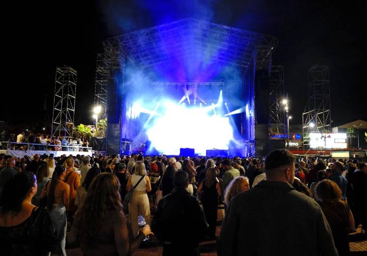 La plaza de la Música coge color antes de la actuación de Craig David