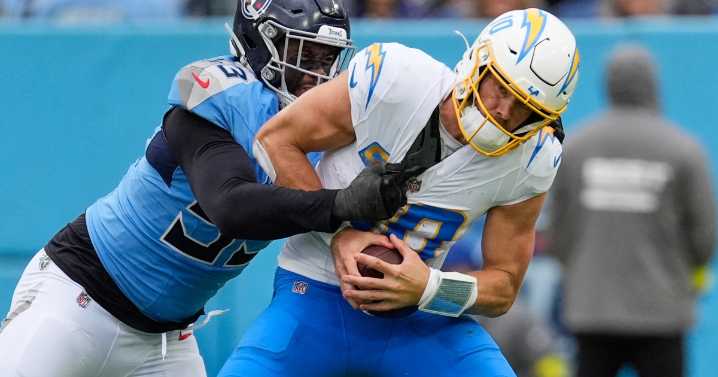 Tennessee Titans put up fight, but ultimately lose to Los Angeles Chargers 27
