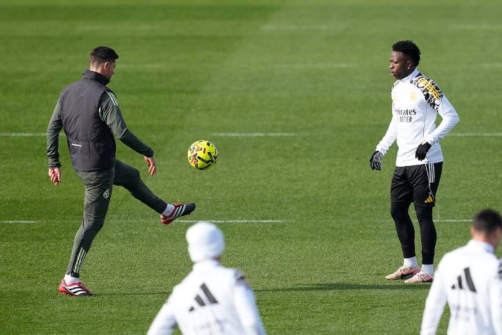 Xabi Alonso: “A pesar de todo lo que suene, somos muy sólidos desde dentro”