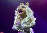 Jennifer Lawrence, Emma Stone producing Miss Piggy movie for Disney