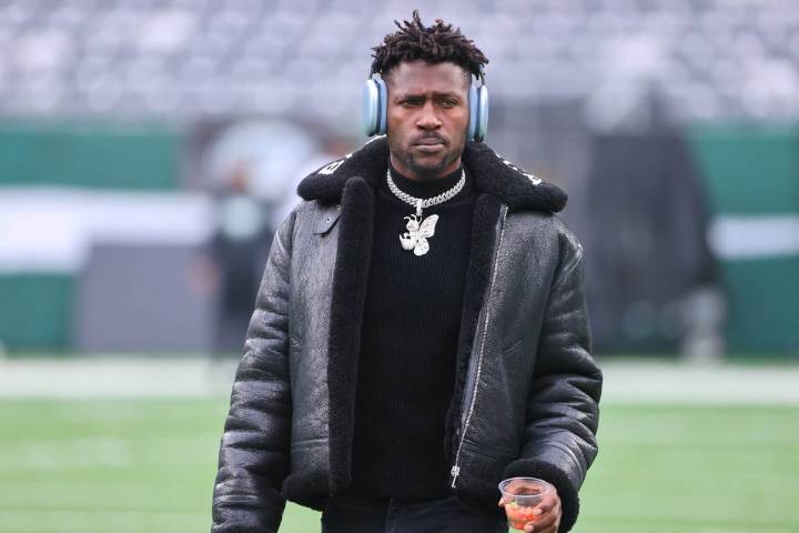 Antonio Brown released on $25,000 bail, to wear ankle monitor as he awaits attempted murder trial