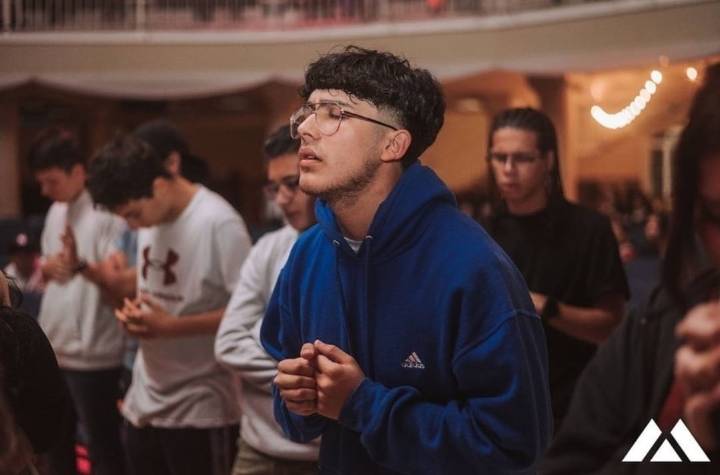 ¿Es la Generación Z latina la promesa de un avivamiento o la gran amenaza de la iglesia evangélica en EEUU?