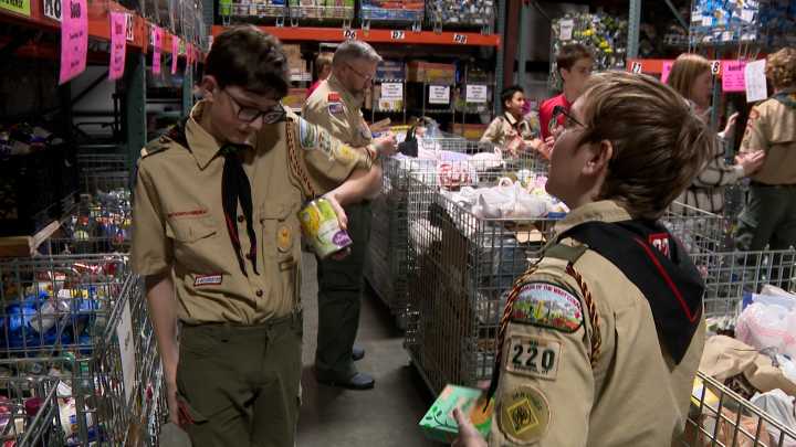 Food pantries, families still feel the impact of shutdown and economy as holidays draw near