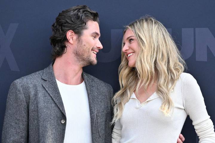 Kelsea Ballerini + Chase Stokes Rekindle Their Romance: REPORT