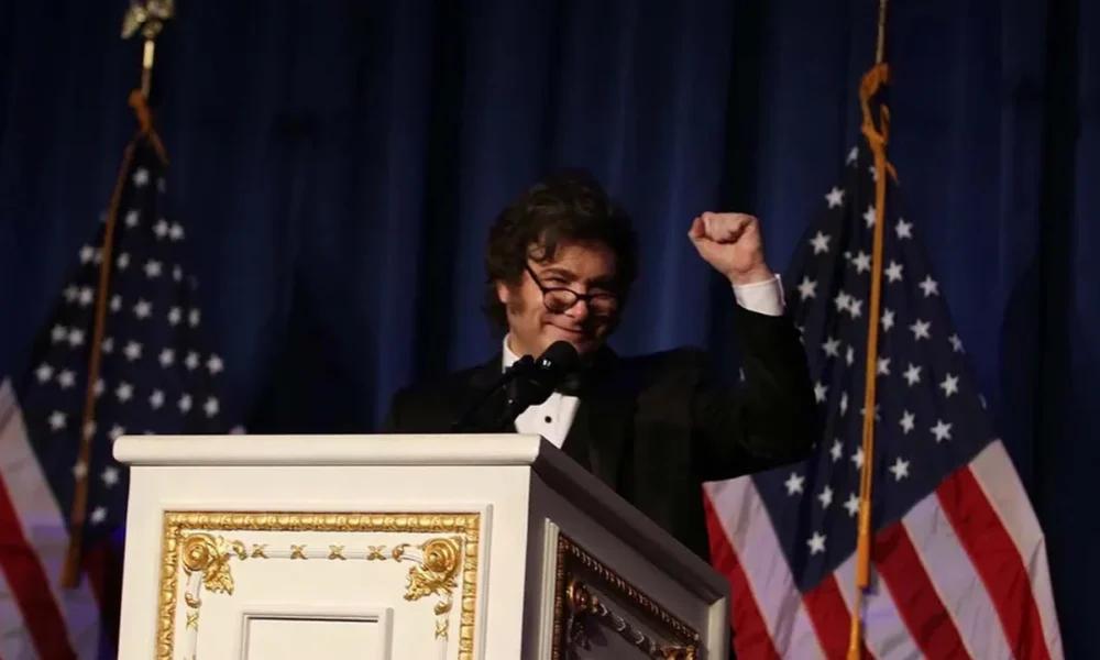 Milei inicia su 14º viaje a Estados Unidos y suma una escala en Bolivia