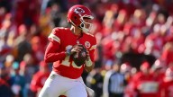 Mahomes guía remontada épica y Chiefs vencen 23-20 a Colts en tiempo extra