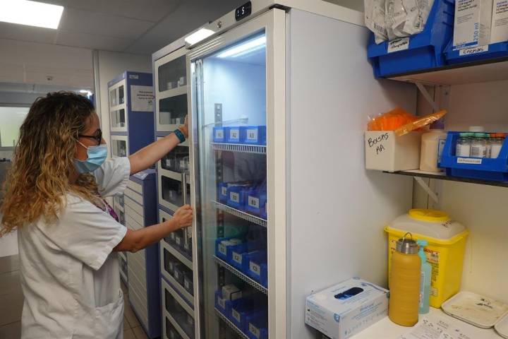 Denuncian que no se cubren las ausencias de enfermeros, matronas y fisioterapeutas en el HUC