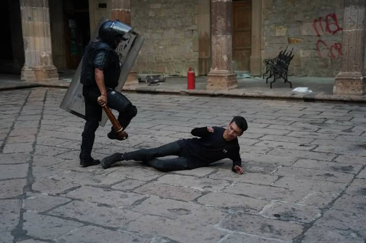 Seis periodistas michoacanos agredidos en protestas por el asesinato de Carlos Manzo: Artículo 19