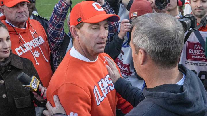 Wild scuffle erupts after Clemson Tigers’ beatdown of South Carolina Gamecocks
