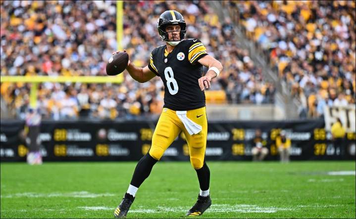 Steelers confirma que Aaron Rodgers se fracturó la muñeca, pero aún podría jugar contra los Bears