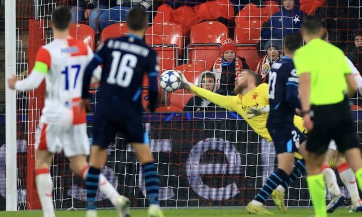 0-0. El meta Stanek impide la victoria del Athletic