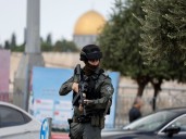 Security forces evacuating people from ‘Tzur Misgavi’ in Gush Etz