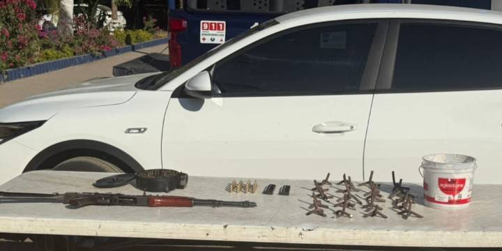 Policía de Culiacán asegura vehículo y ak-47 tras persecución: no hubo detenidos