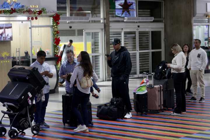 Vence el plazo de Venezuela a aerolíneas sin anuncio sobre sanciones o permisos