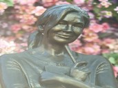 'Bridget Jones' immortalised with statue