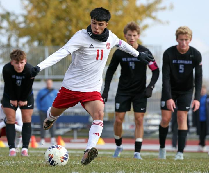 Soccer: Alan Munoz gets South Elgin past St. Charles North