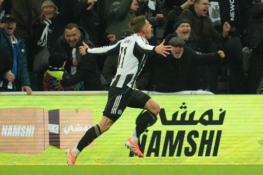 Liverpool and Man City lose again to boost Arsenal's Premier League title pursuit