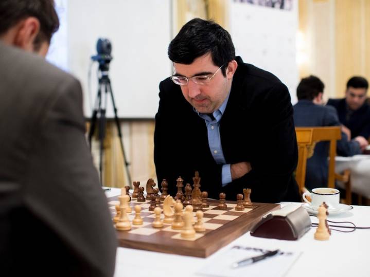 The chess federation accuses a former champion of harassing a rival who died
