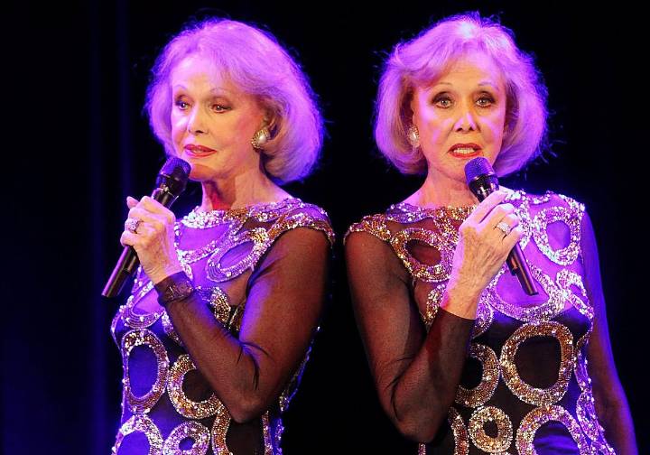 Las eurovisivas gemelas Kessler mueren juntas en casa tras recurrir al suicidio asistido